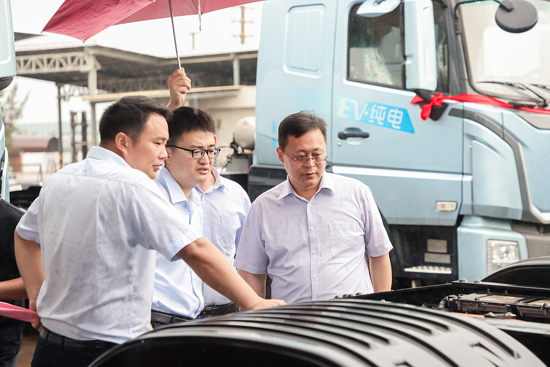 實力見證 | 華南首次！量產(chǎn)底置換電牽引車批量交付！