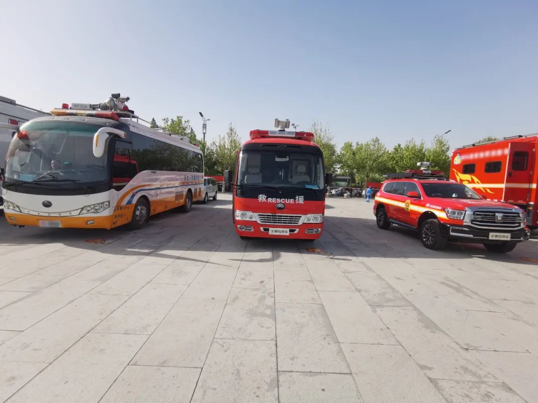 迅速集結(jié)！ 宇通專用車參演“使命-2024開(kāi)封災(zāi)害應(yīng)急救援避險(xiǎn)綜合演練”