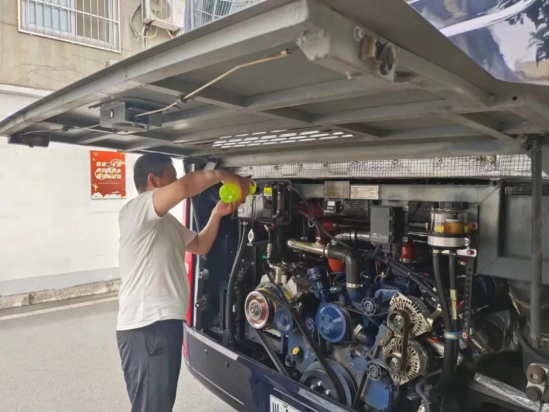 迅速集結(jié)！ 宇通專用車參演“使命-2024開(kāi)封災(zāi)害應(yīng)急救援避險(xiǎn)綜合演練”