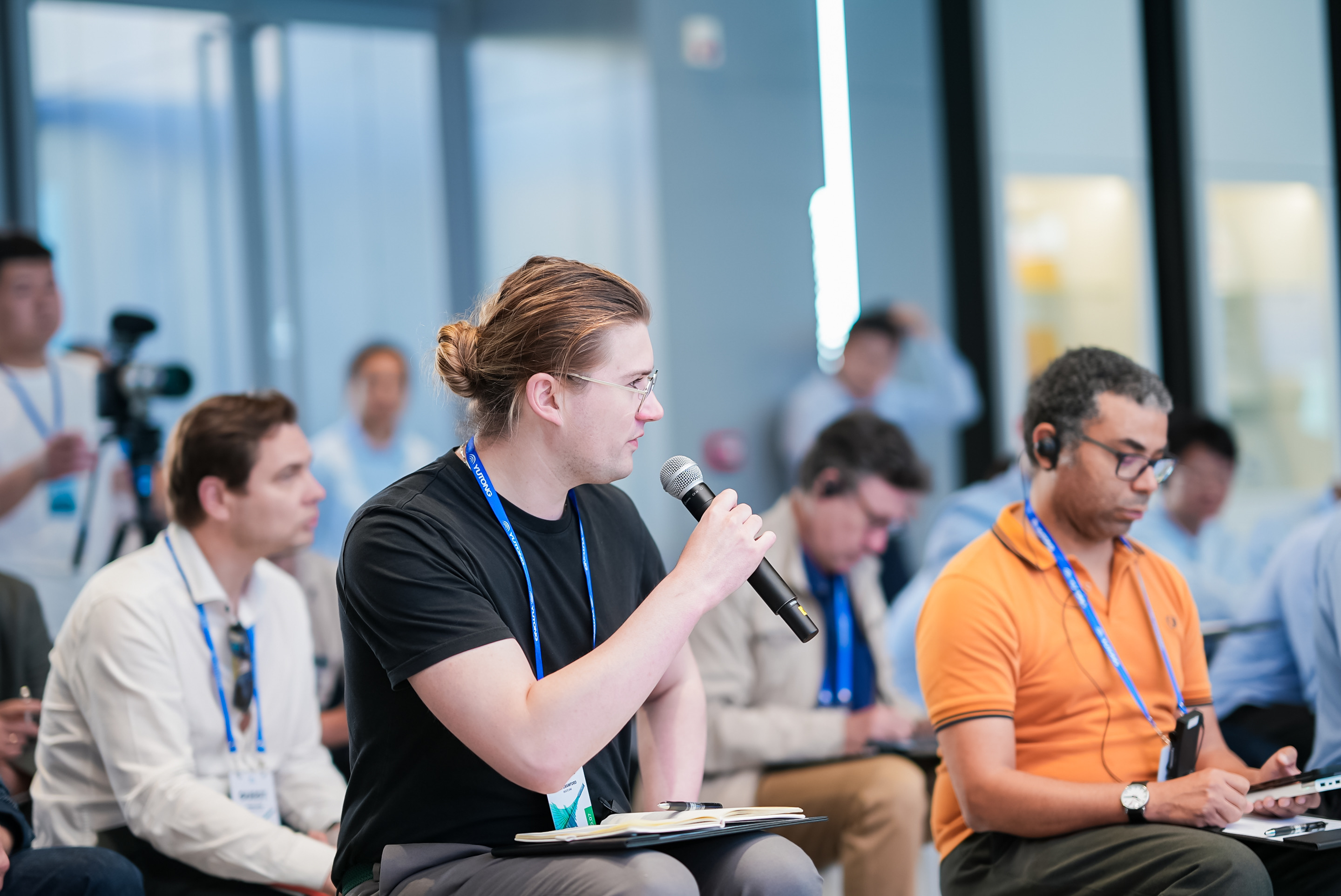 12國權(quán)威媒體探訪宇通新能源 共話公共交通綠色發(fā)展最優(yōu)解