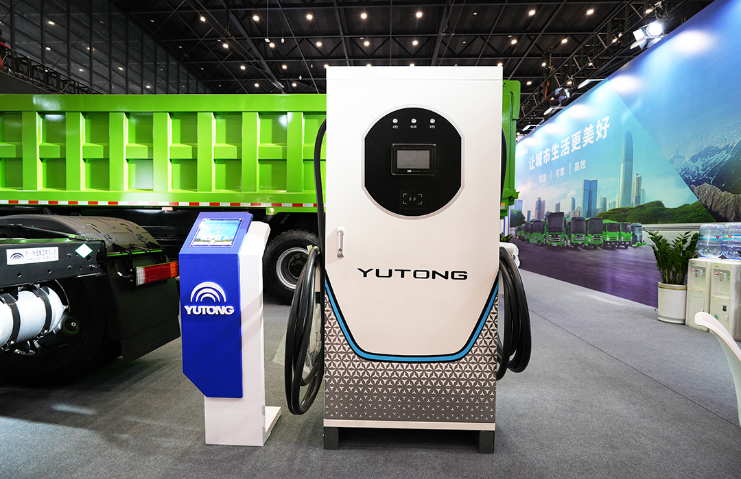 實(shí)力見證丨宇通重卡亮相參展2024第十二屆鄭州國(guó)際新能源汽車博覽會(huì) 實(shí)力見證丨宇通重卡亮相參展2024第十二屆鄭州國(guó)際新能源汽車博覽會(huì)