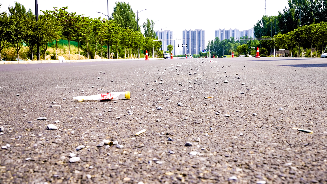 環(huán)衛(wèi)界的“飛人”|看宇通環(huán)衛(wèi)純電動(dòng)超車道高速掃路車玩轉(zhuǎn)極限挑戰(zhàn)！