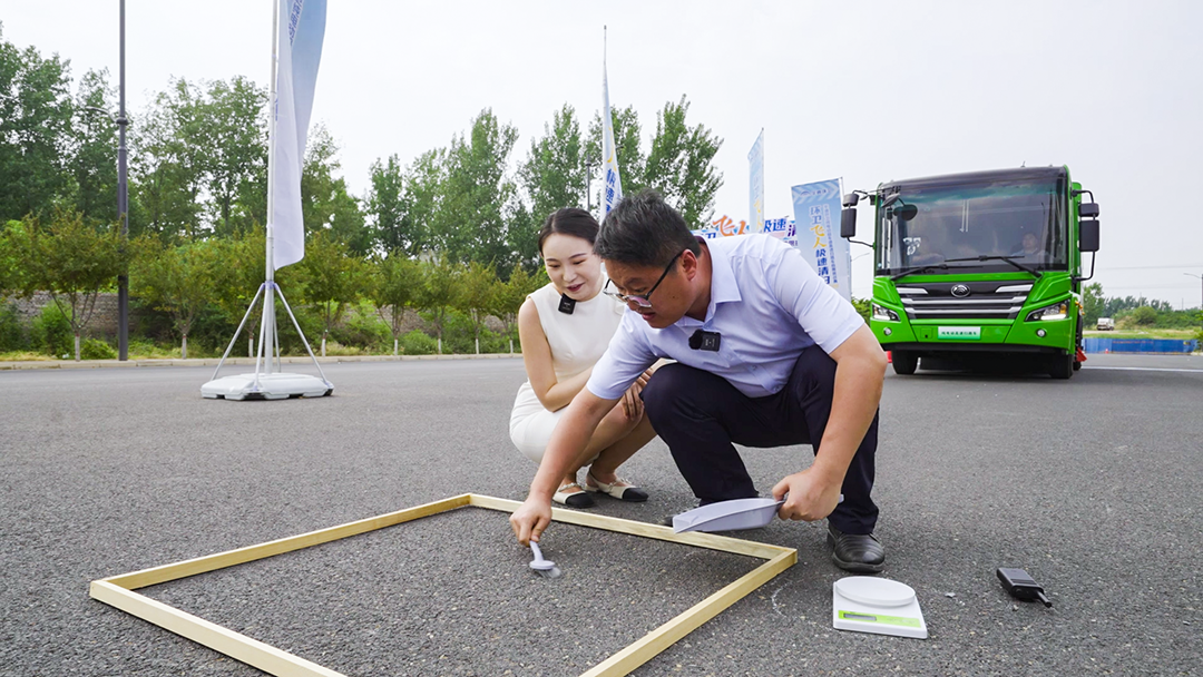 環(huán)衛(wèi)界的“飛人”|看宇通環(huán)衛(wèi)純電動(dòng)超車道高速掃路車玩轉(zhuǎn)極限挑戰(zhàn)！