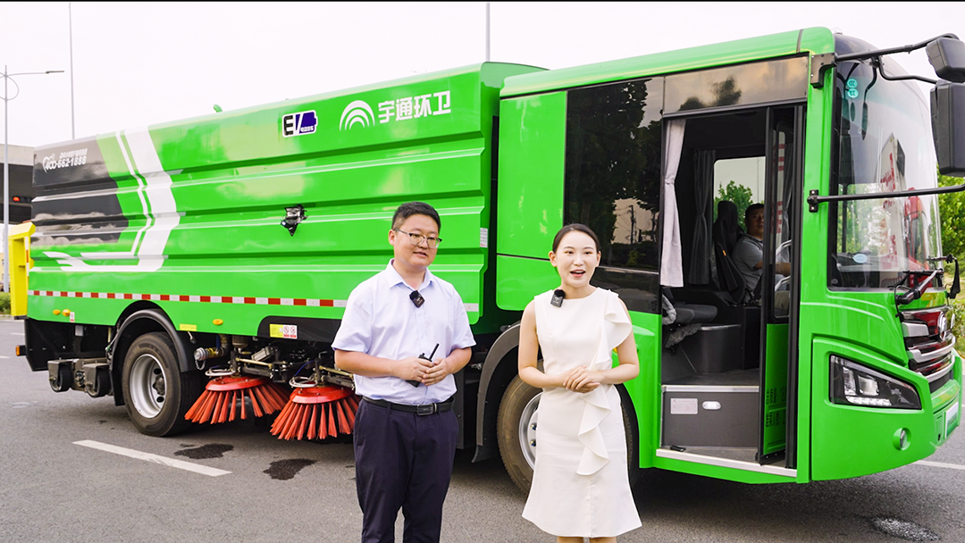 環(huán)衛(wèi)界的“飛人”|看宇通環(huán)衛(wèi)純電動(dòng)超車道高速掃路車玩轉(zhuǎn)極限挑戰(zhàn)！
