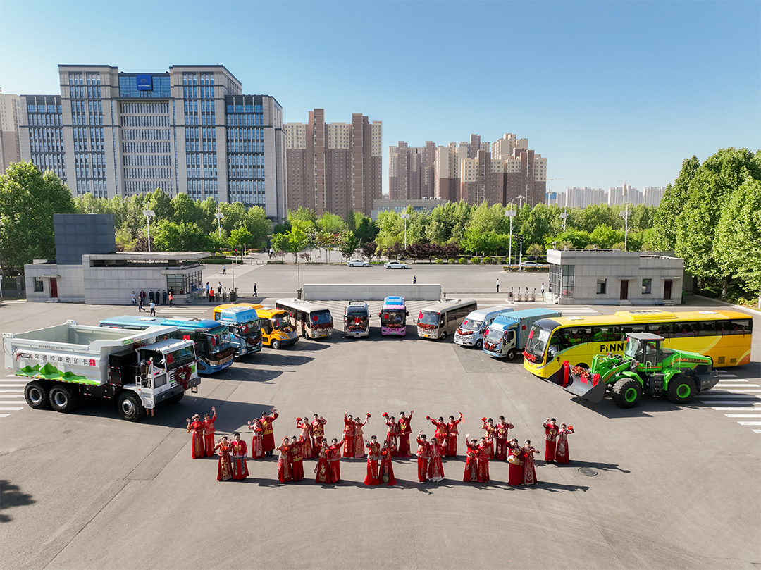 全系“硬核”車(chē)隊(duì)+國(guó)風(fēng)限定浪漫！宇通集團(tuán)第15屆集體婚禮高甜來(lái)襲