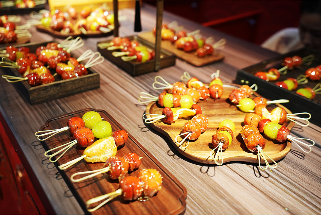 全系“硬核”車(chē)隊(duì)+國(guó)風(fēng)限定浪漫！宇通集團(tuán)第15屆集體婚禮高甜來(lái)襲