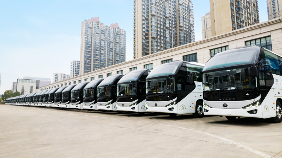 行業(yè)最大批量！宇通100輛高端旅游客車交付新疆