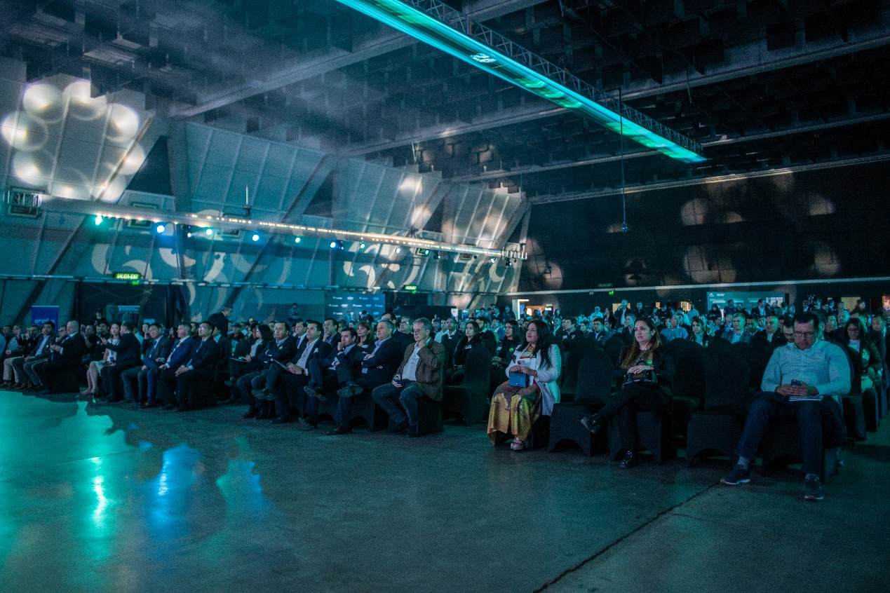 進(jìn)軍拉美，再下一城！宇通在智利發(fā)布全新一代新能源輕卡