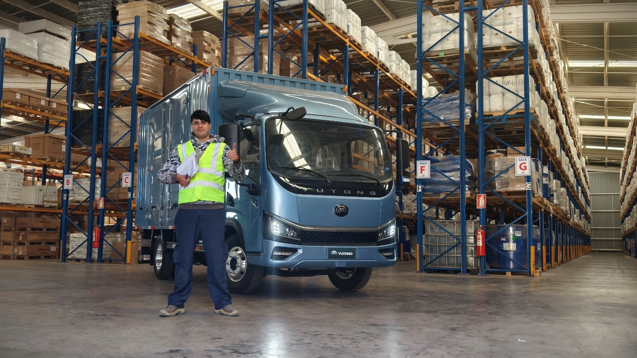 進(jìn)軍拉美，再下一城！宇通在智利發(fā)布全新一代新能源輕卡