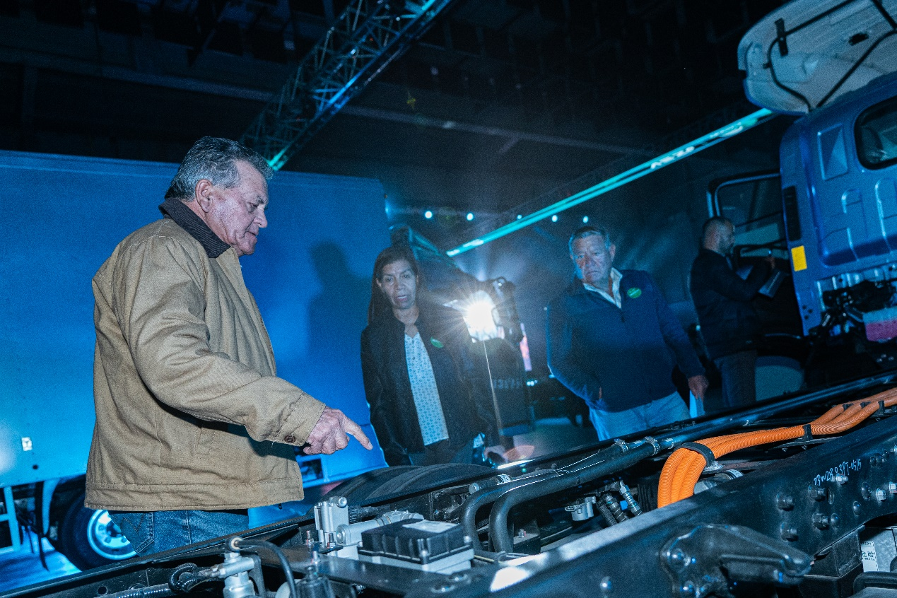 進(jìn)軍拉美，再下一城！宇通在智利發(fā)布全新一代新能源輕卡