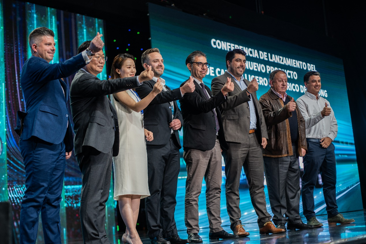 進(jìn)軍拉美，再下一城！宇通在智利發(fā)布全新一代新能源輕卡