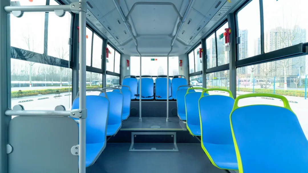 微循環(huán)公交領(lǐng)銜！80輛宇通純電動(dòng)批量發(fā)運(yùn)獅城
