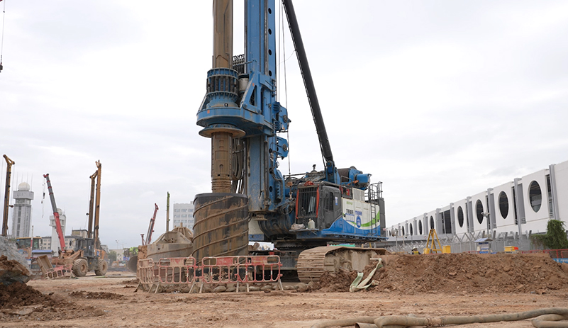 相較油車(chē)從節(jié)能性、高效率、低噪音等方面具備絕對(duì)優(yōu)勢(shì)，幫助客戶(hù)實(shí)現(xiàn)雙班施工，效率大大增加,未來(lái)客戶(hù)愿與宇通達(dá)成長(zhǎng)期戰(zhàn)略合作！