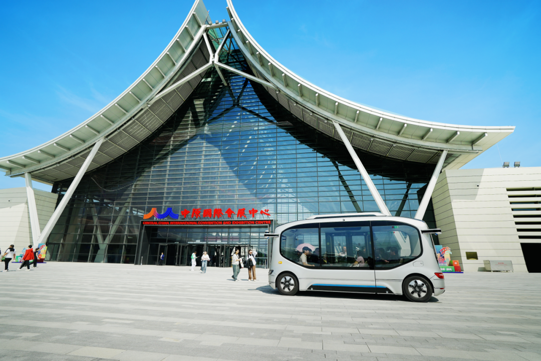 以智造致匠心！“小宇”領(lǐng)銜，宇通服務(wù)第三屆全國(guó)技能大賽