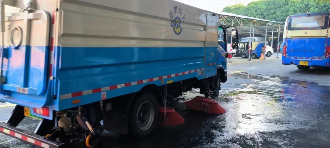 綠變廈門 電動(dòng)先鋒┃宇通環(huán)衛(wèi)為“鷺島”環(huán)衛(wèi)車輛電動(dòng)化按下“加速鍵” 綠變廈門 電動(dòng)先鋒┃宇通環(huán)衛(wèi)為“鷺島”環(huán)衛(wèi)車輛電動(dòng)化按下“加速鍵”