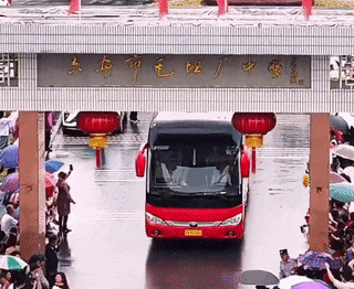 溫情護(hù)航，為什么它能頻上“熱搜”？