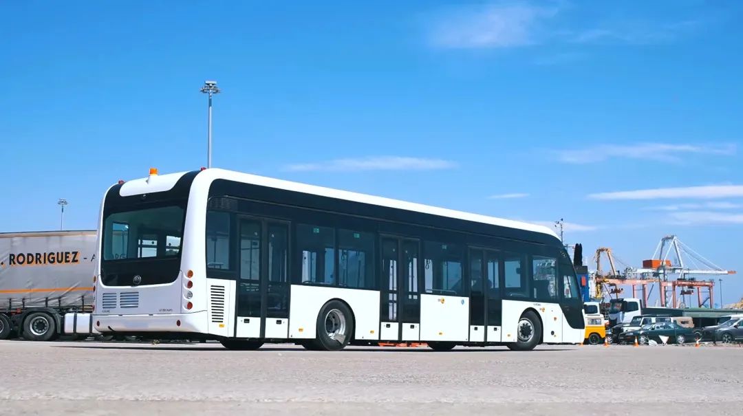 46輛宇通高端機(jī)場(chǎng)擺渡車批量出口西班牙！
