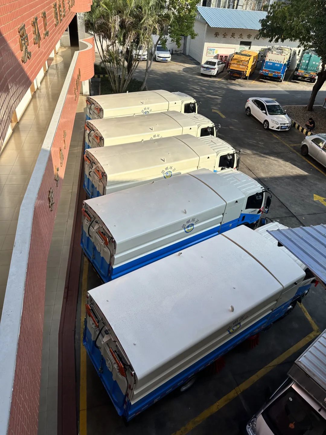 綠變廈門 電動(dòng)先鋒┃宇通環(huán)衛(wèi)為“鷺島”環(huán)衛(wèi)車輛電動(dòng)化按下“加速鍵” 綠變廈門 電動(dòng)先鋒┃宇通環(huán)衛(wèi)為“鷺島”環(huán)衛(wèi)車輛電動(dòng)化按下“加速鍵”