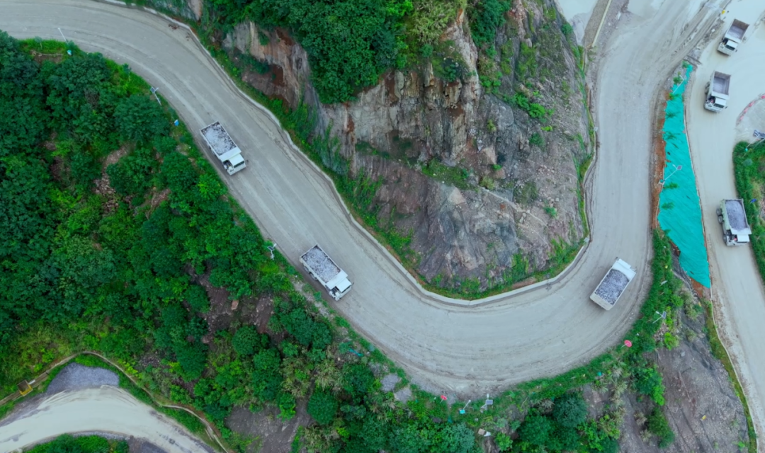 宇通礦卡——電賦礦山丨智領(lǐng)荊楚-宇通礦卡攜手湖北國順華新，共筑綠色礦山新典范！