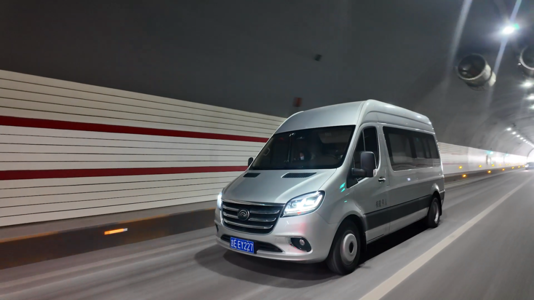 定制客運(yùn)新模式！宇通天駿“燃擎”北國冰城