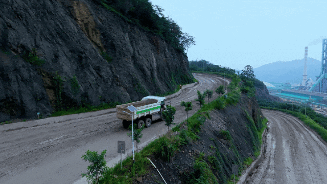 宇通礦卡——電賦礦山丨智領(lǐng)荊楚-宇通礦卡攜手湖北國順華新，共筑綠色礦山新典范！